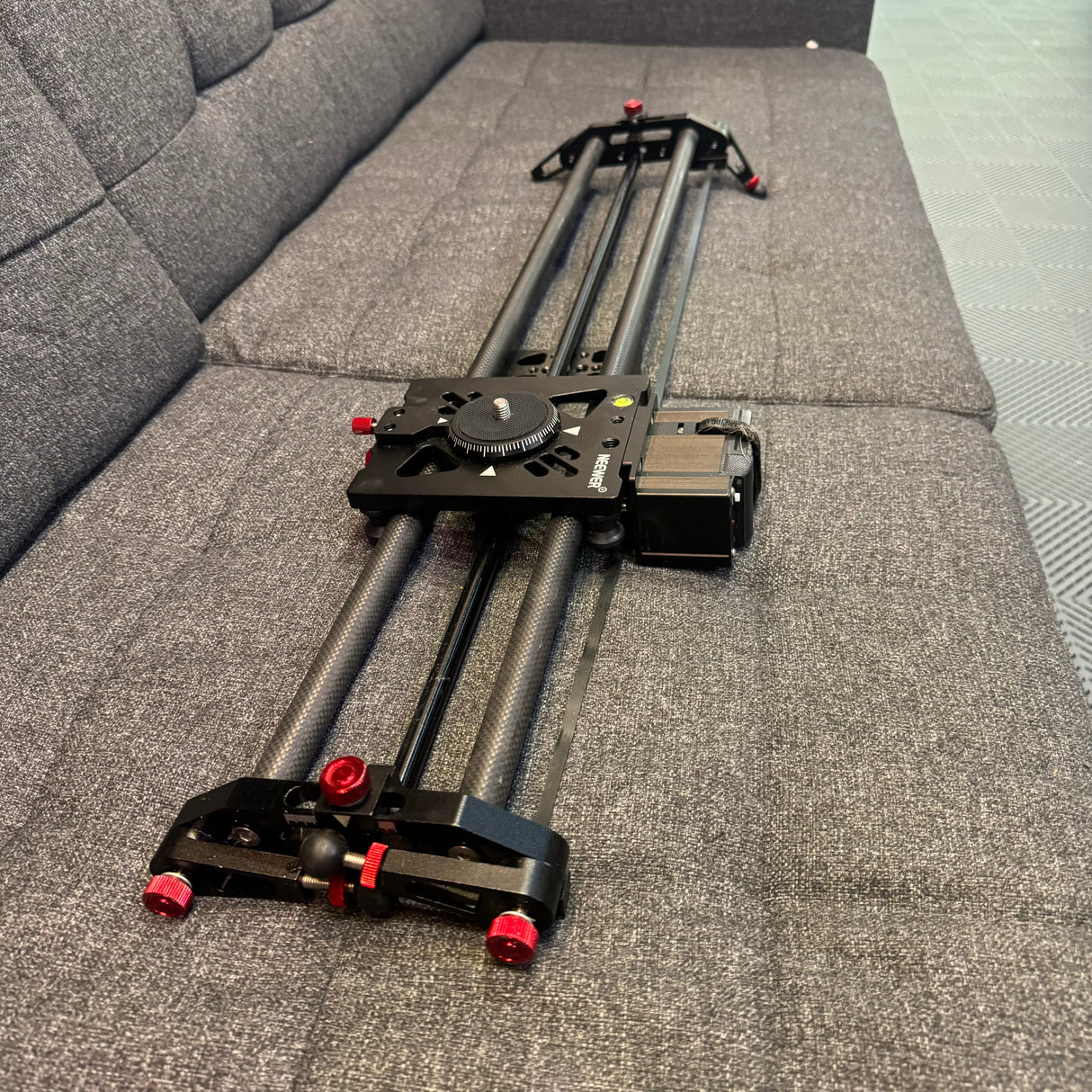 (Used) NEEWER ER1 Motorized Carbon Fiber Camera Slider