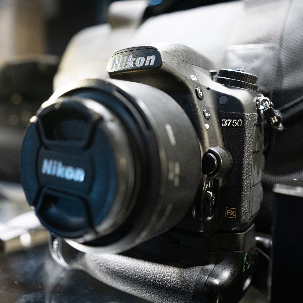 Nikon D750 with Nikon AF Nikkor 50mm f/1.8 (Comes with Extra Battery Grip & Camera Bag) **GOOD CONDITION**