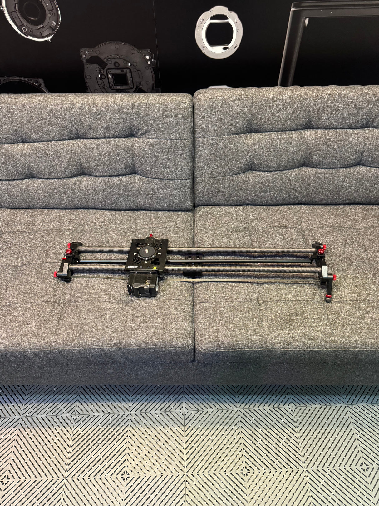 (Used) NEEWER ER1 Motorized Carbon Fiber Camera Slider